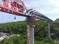 O výsuvu mostu v Pirně v časopise Bridge Design&Engineering